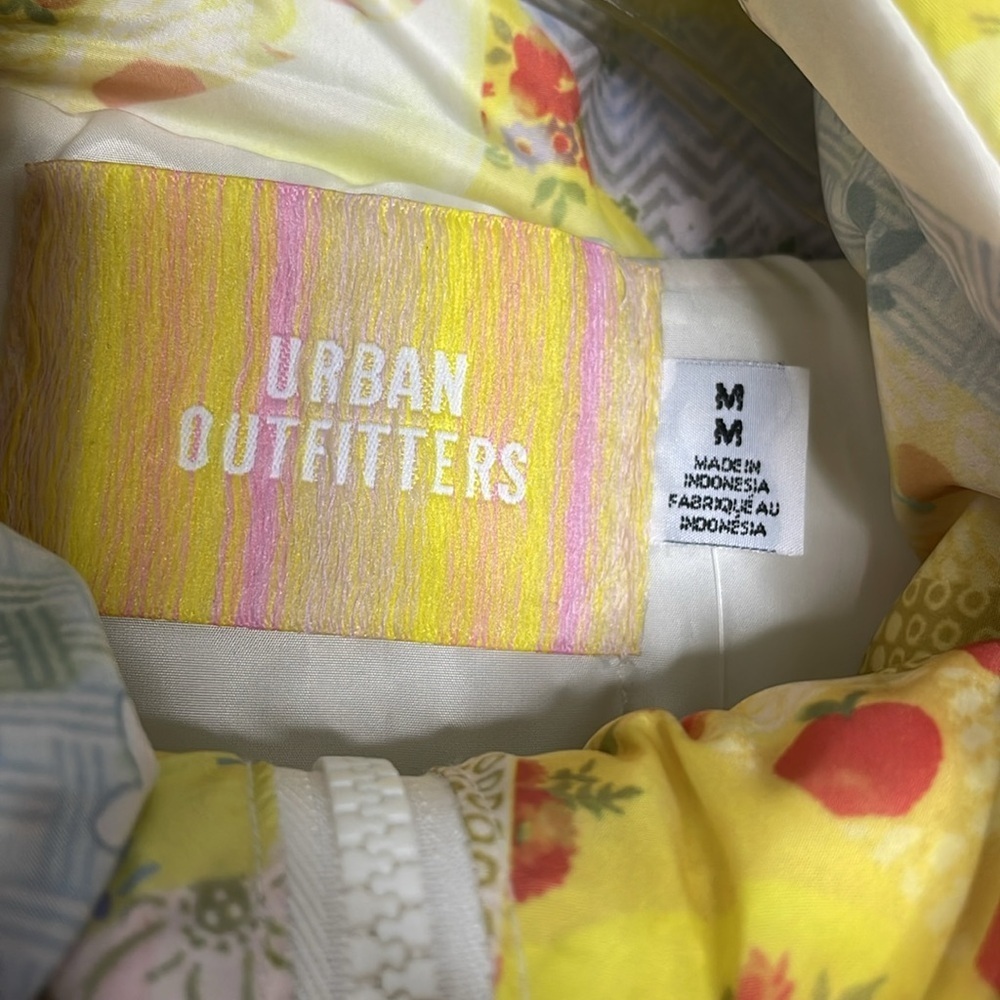 URBAN OUTFITTERS Kit Patchwork Printed Nylon Puffer Jacket Size MEDIUM New - Picture 5 of 9